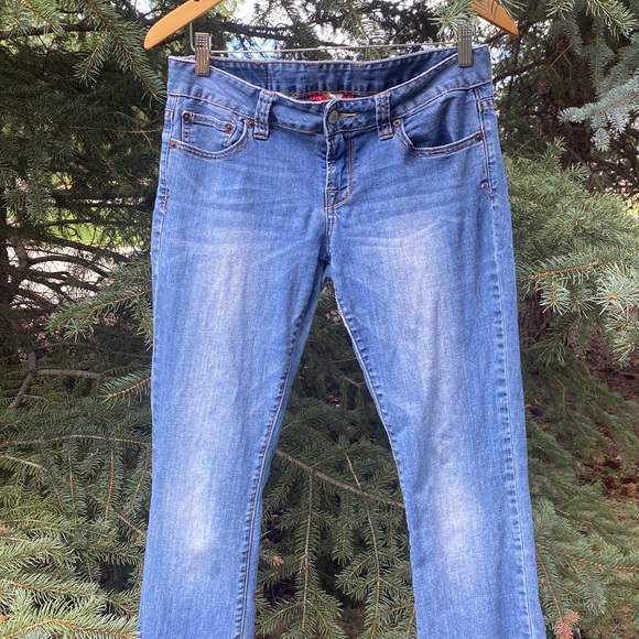 SOFT! Lucky Brand Bootcut Jeans - Picture 2 of 16